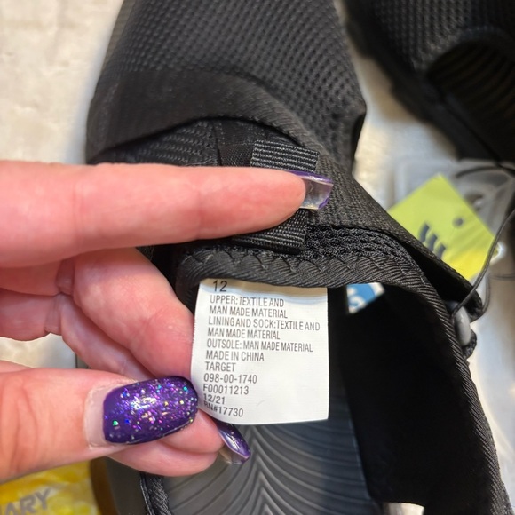 NWT Men’s Water Shoes Size 12 Black Adventure Sandals All in Motion BlackJay - Picture 7 of 9